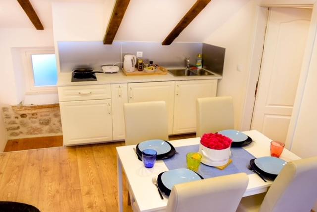 Image 2 of Rilati Old town palace 4