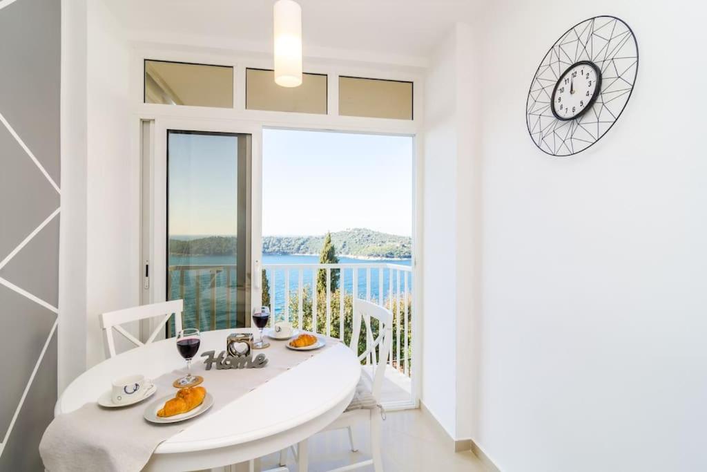 Image of Sea view apartment 10 minutes walk from old city