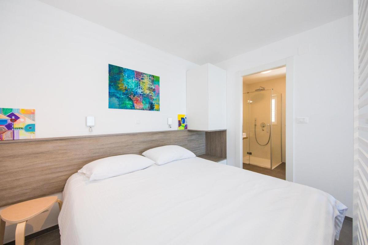 Image 6 of Studio 87