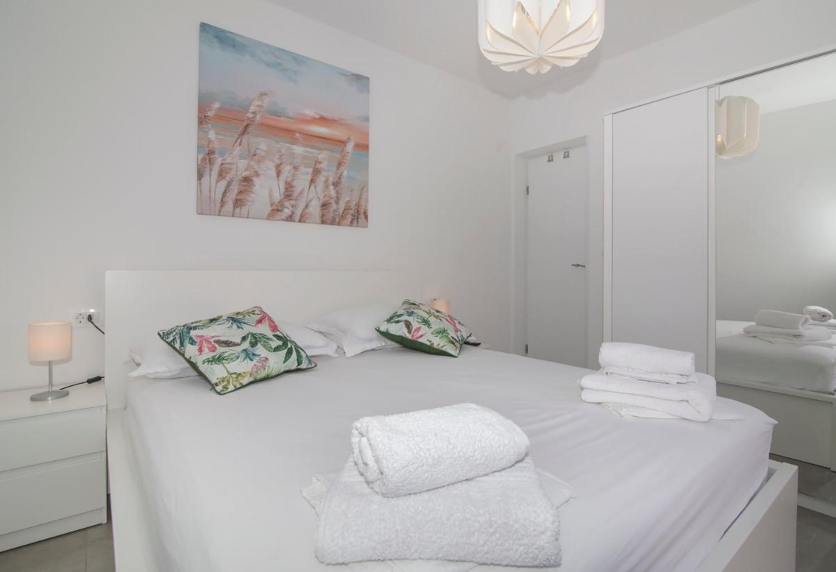 Image 1 of Studio Apartment Bojodo