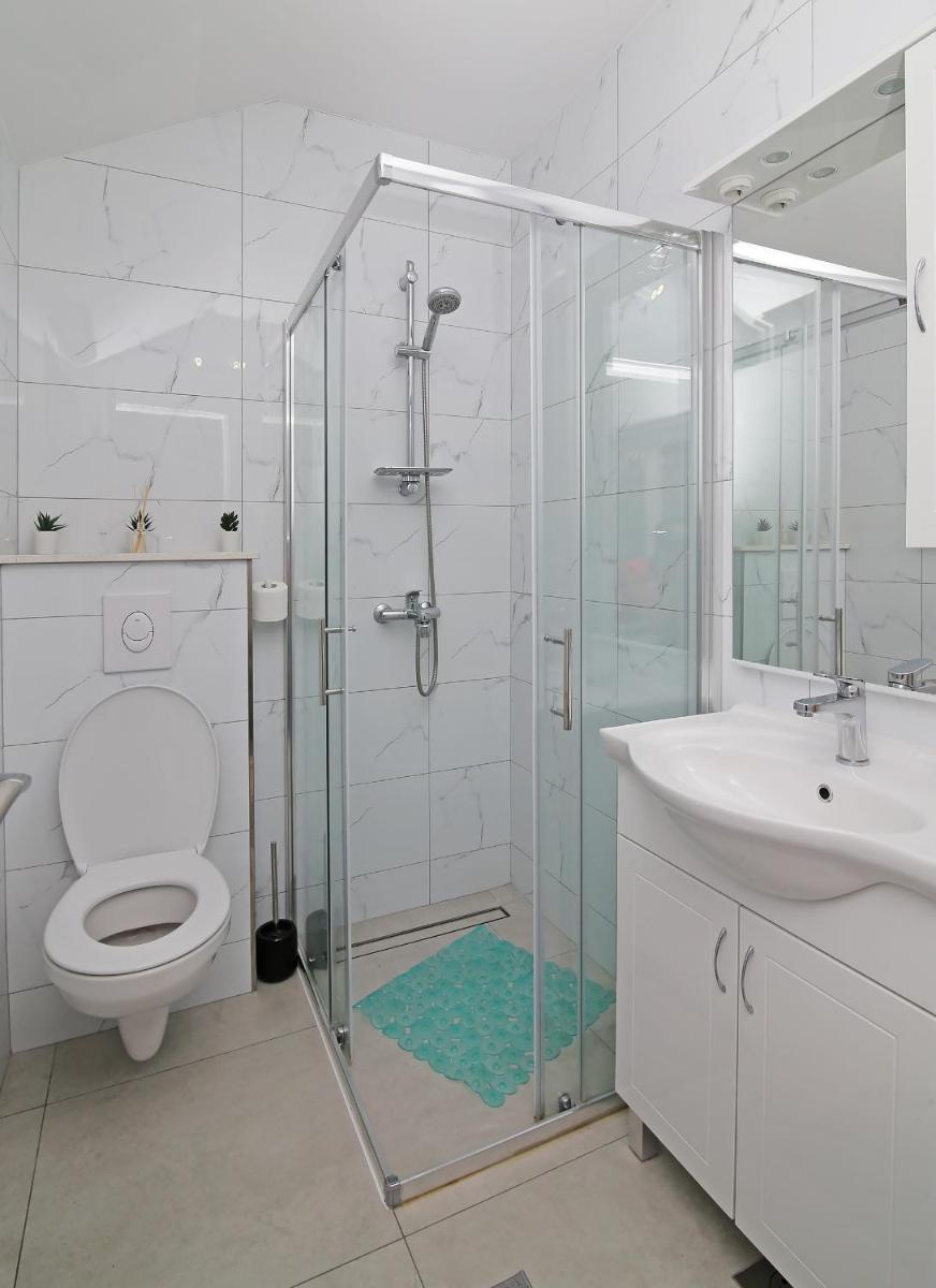 Image 3 of Studio Apartment Bojodo