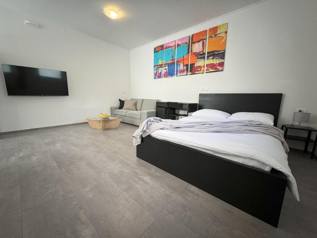 Image 5 of Studio Rimac