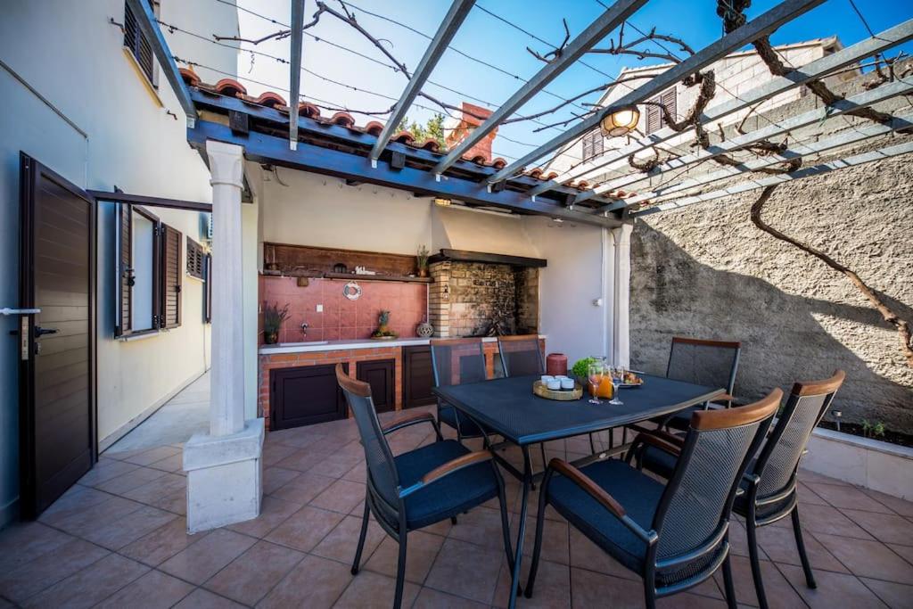 Image 3 of Tere Apartment