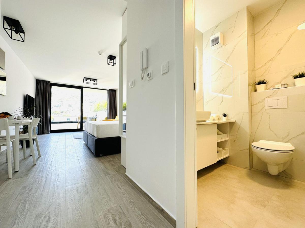 Image 2 of The Urbanite