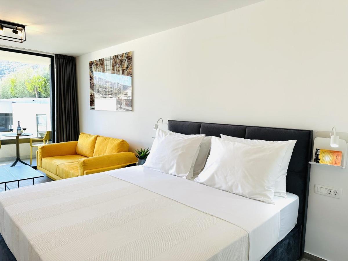 Image 6 of The Urbanite