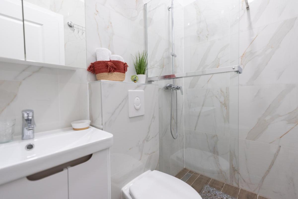 Image 1 of Throne of Dubrovnik Room 1