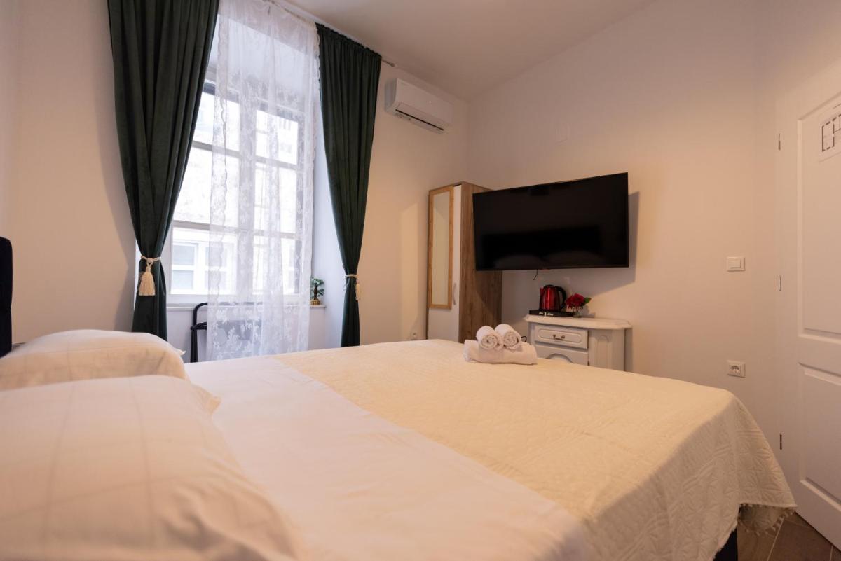 Image 6 of Throne of Dubrovnik Room 1