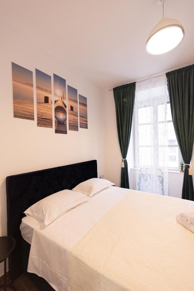 Image 4 of Throne of Dubrovnik Room 1