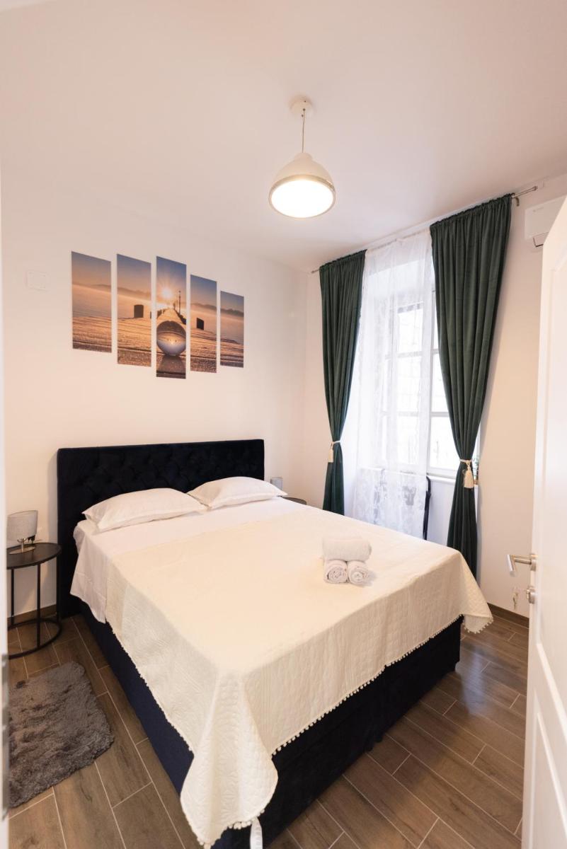 Image 3 of Throne of Dubrovnik Room 1