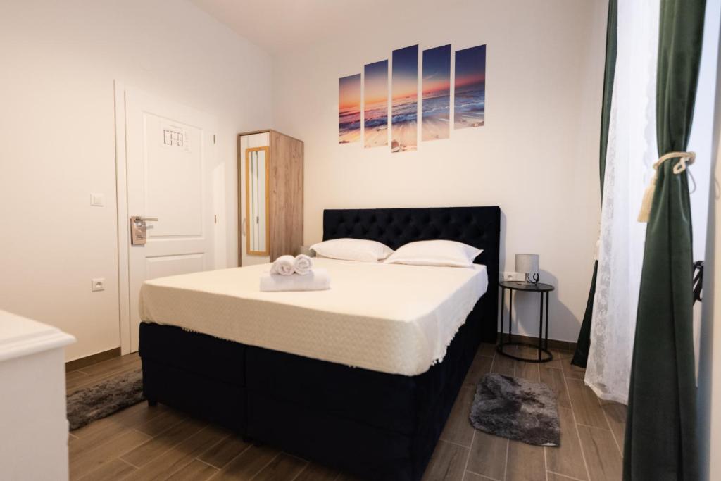 Image of Throne of Dubrovnik Room 2