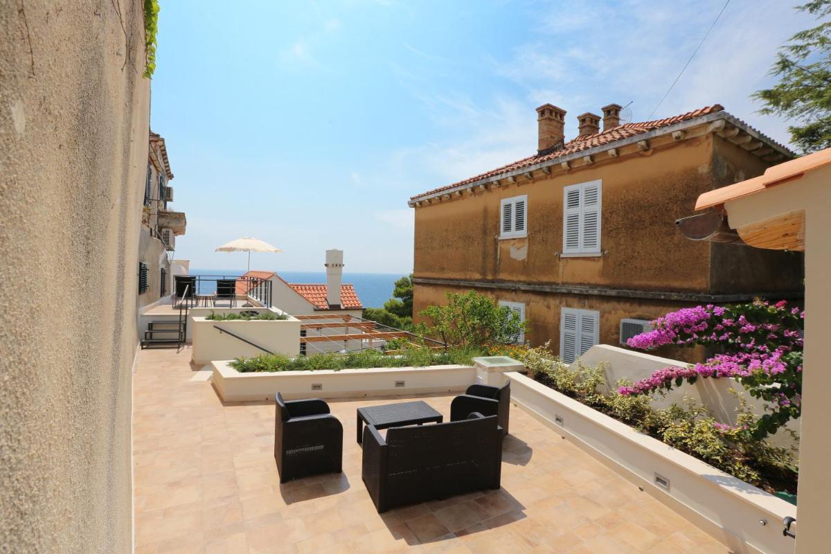 Image 5 of White & Co Villa And Apartments