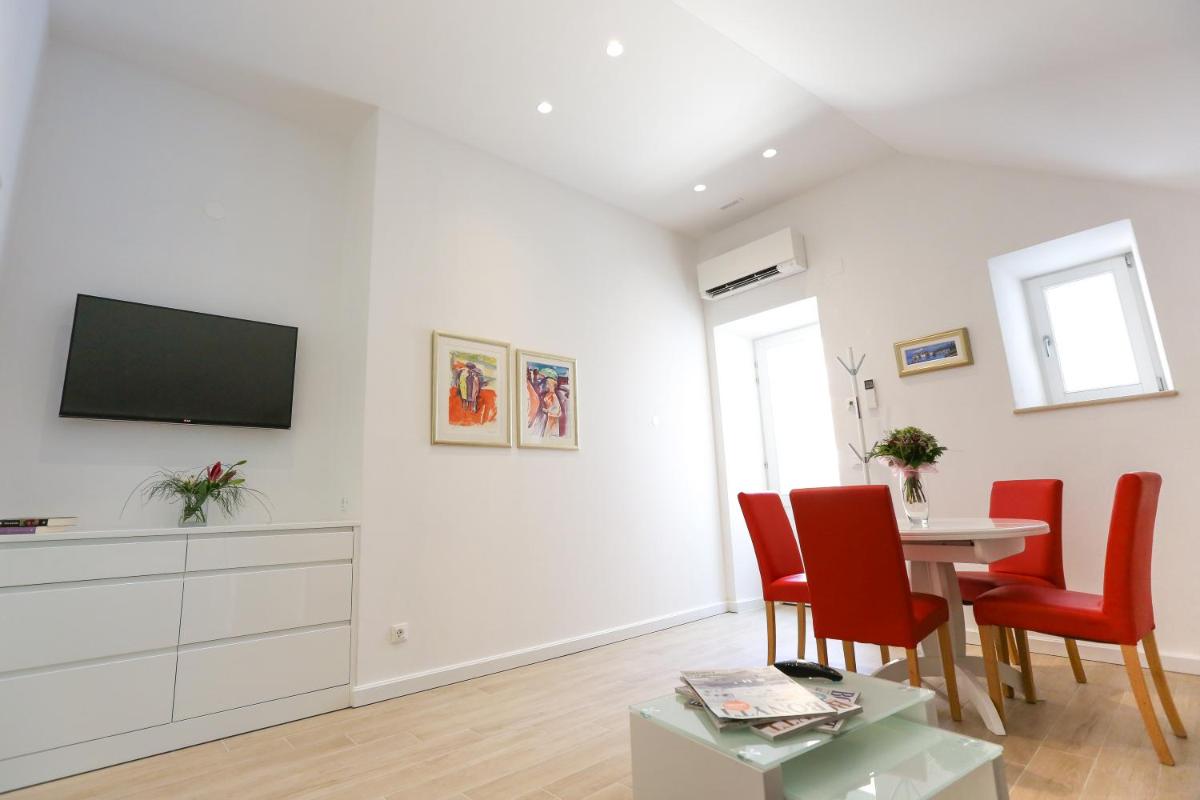 Image 4 of White & Co Villa And Apartments