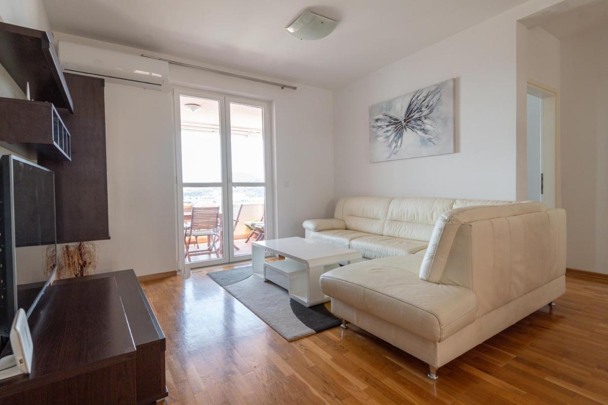 Image 4 of a BIT of paradise