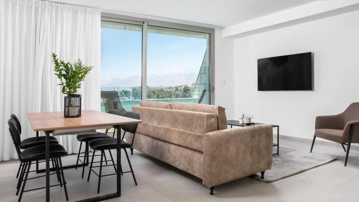 Big studio with Balcony 100M from the beach – By Edom