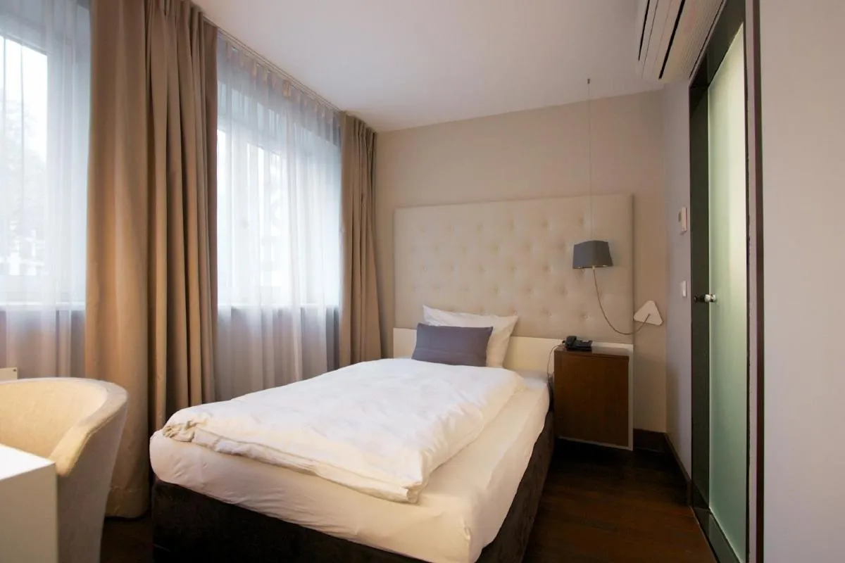 Image 1 of Europa Style
