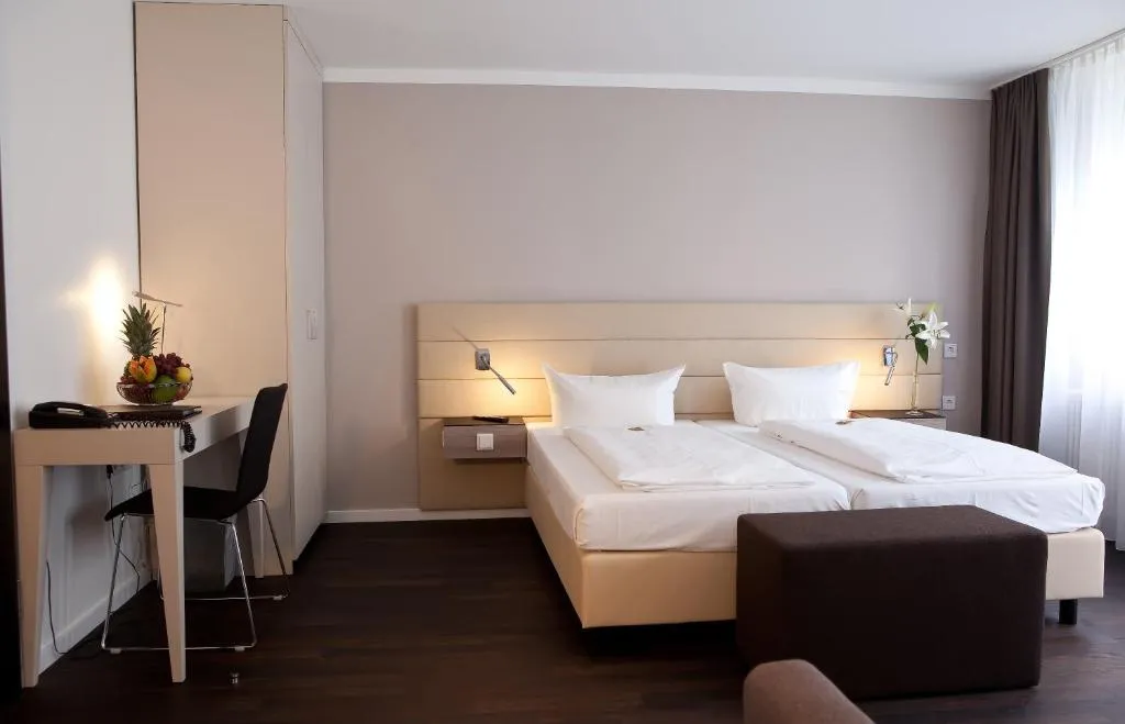 Image 1 of Manhattan Hotel
