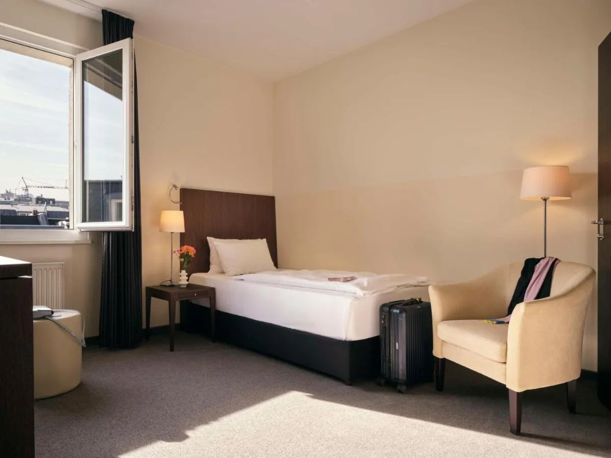 Image 1 of Metropolitan Hotel by Flemings