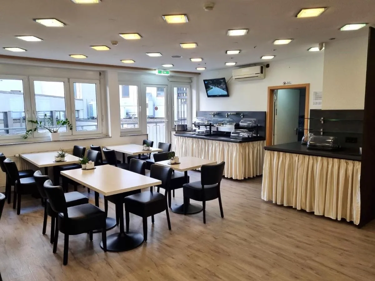 Image 2 of Adler Hotel Frankfurt