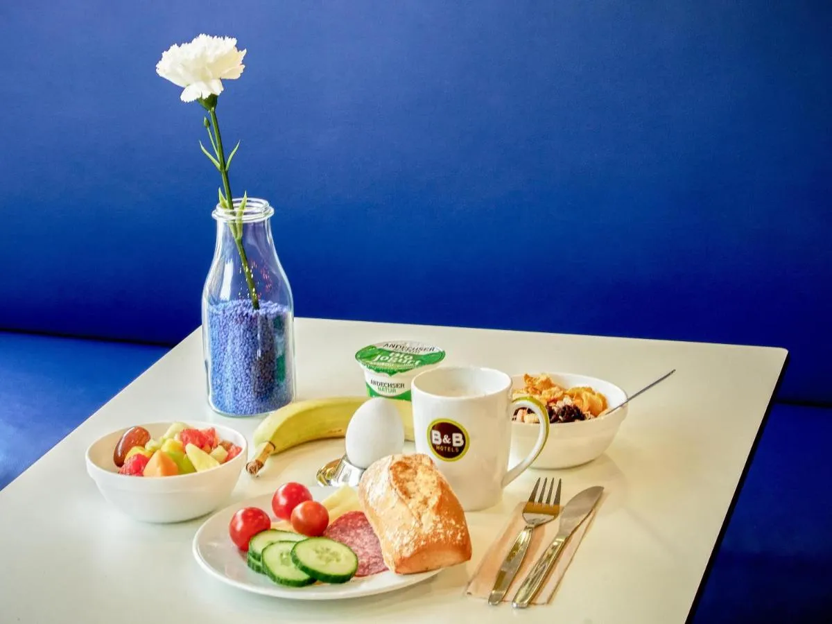 Image 2 of B&B HOTEL Frankfurt-Hbf