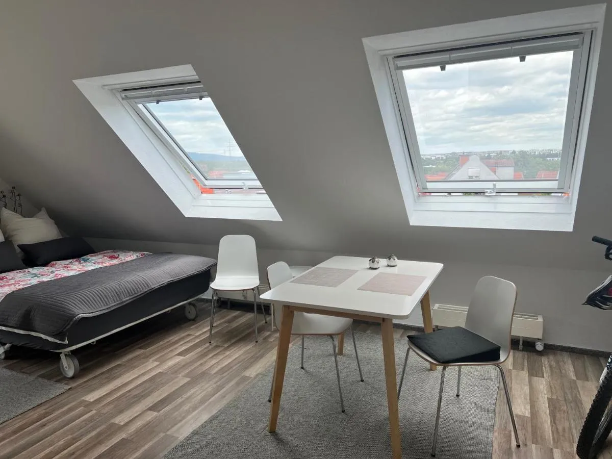 Image 1 of Gemütliche helle Dach-Wohnung in Frankfurt