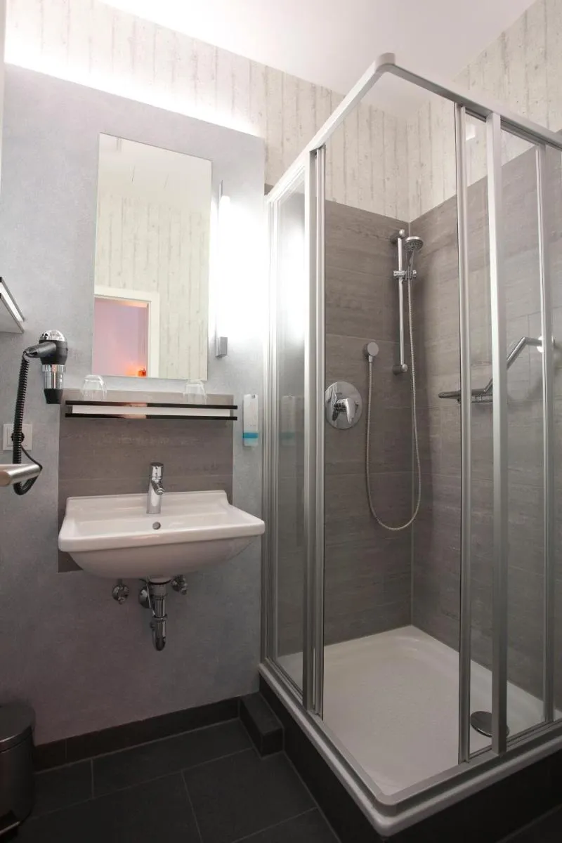 Image 3 of Hotel Cristall – Frankfurt City