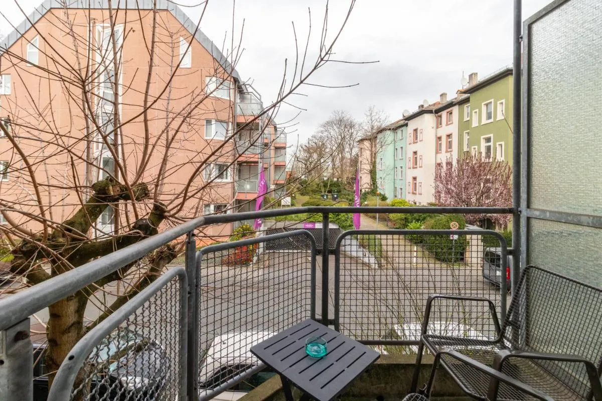 Image 5 of Nähe Frankfurt Messe mit Netflix und Balkon