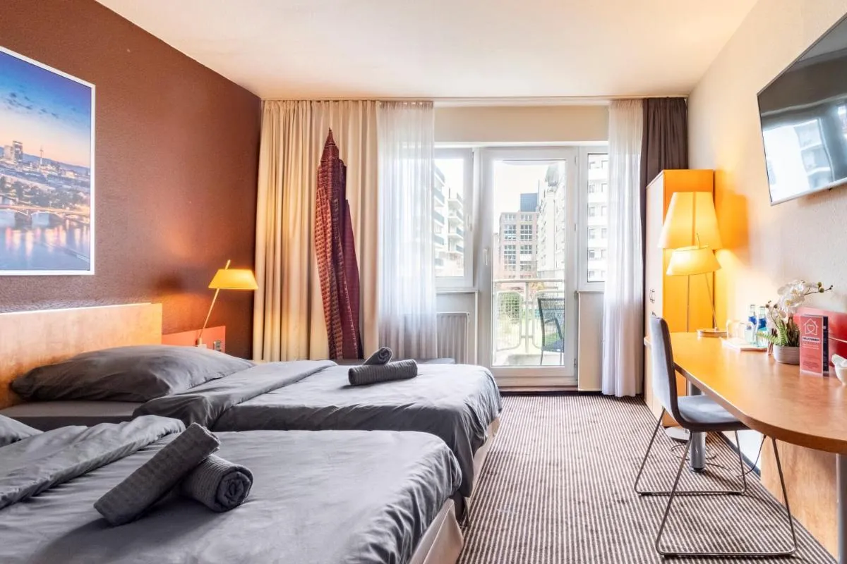 Image 6 of Nähe Frankfurt Messe mit Netflix und Balkon