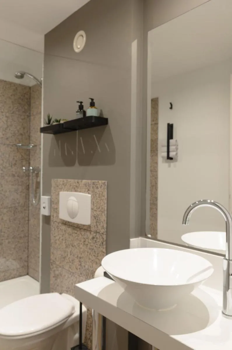 Image 6 of Paragon Apartments