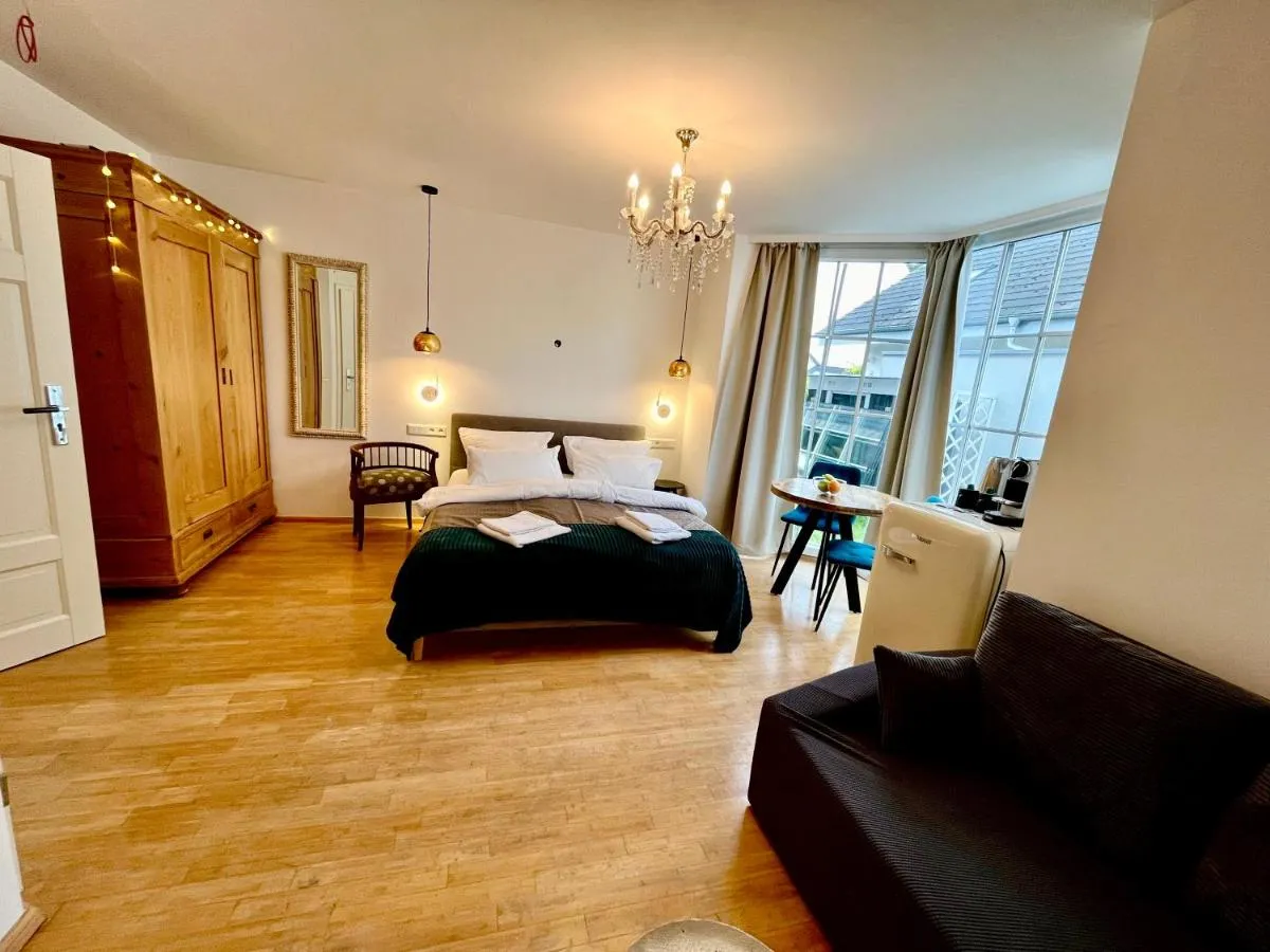 Image 1 of VILLA ORCHARD Frankfurt