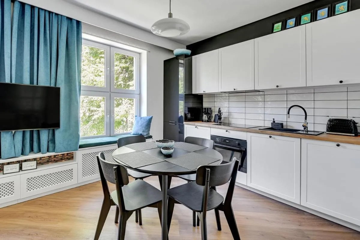 Image 3 of 4 Lions Grobla