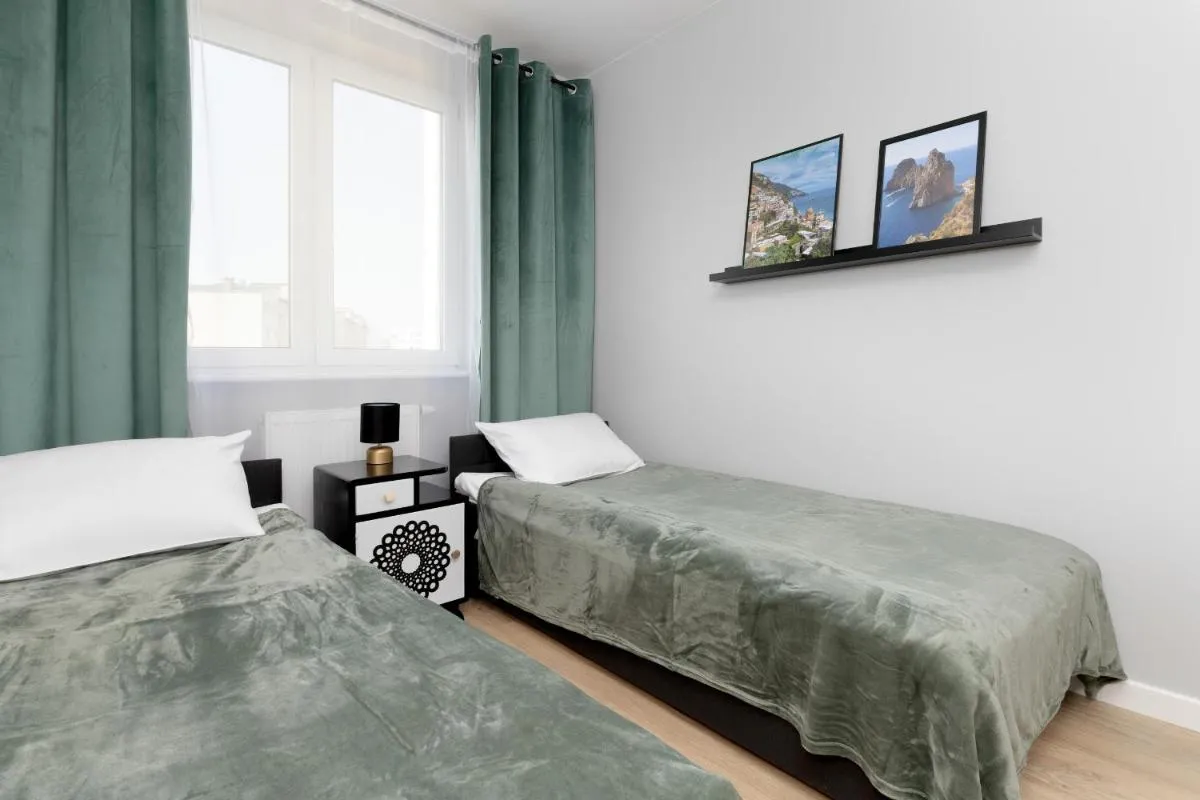 Image 1 of Apartment in Gdańsk with 3 Bedrooms, Furnished Balcony and 2 Desks by Rent like home