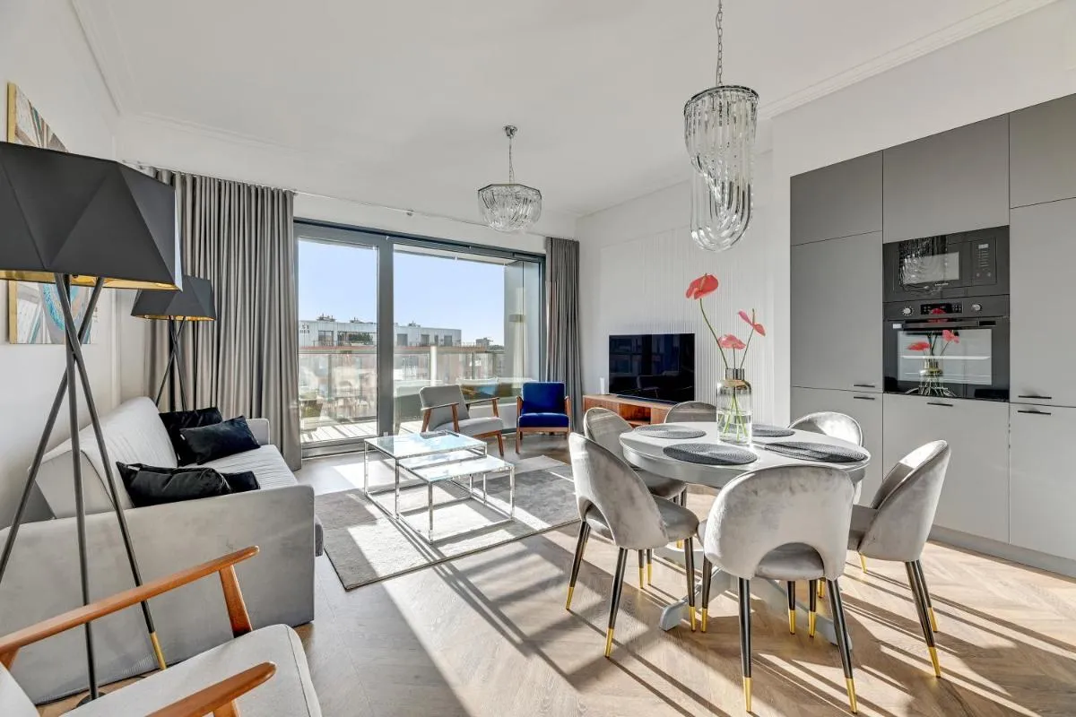 Image 1 of Blue Mandarin Riverside