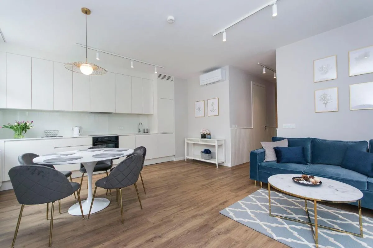 Image 3 of Blue Rentyear Apartments