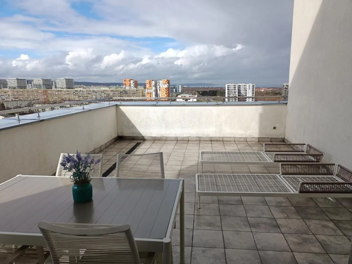 Image 5 of City and Sea View Apartments by Renters