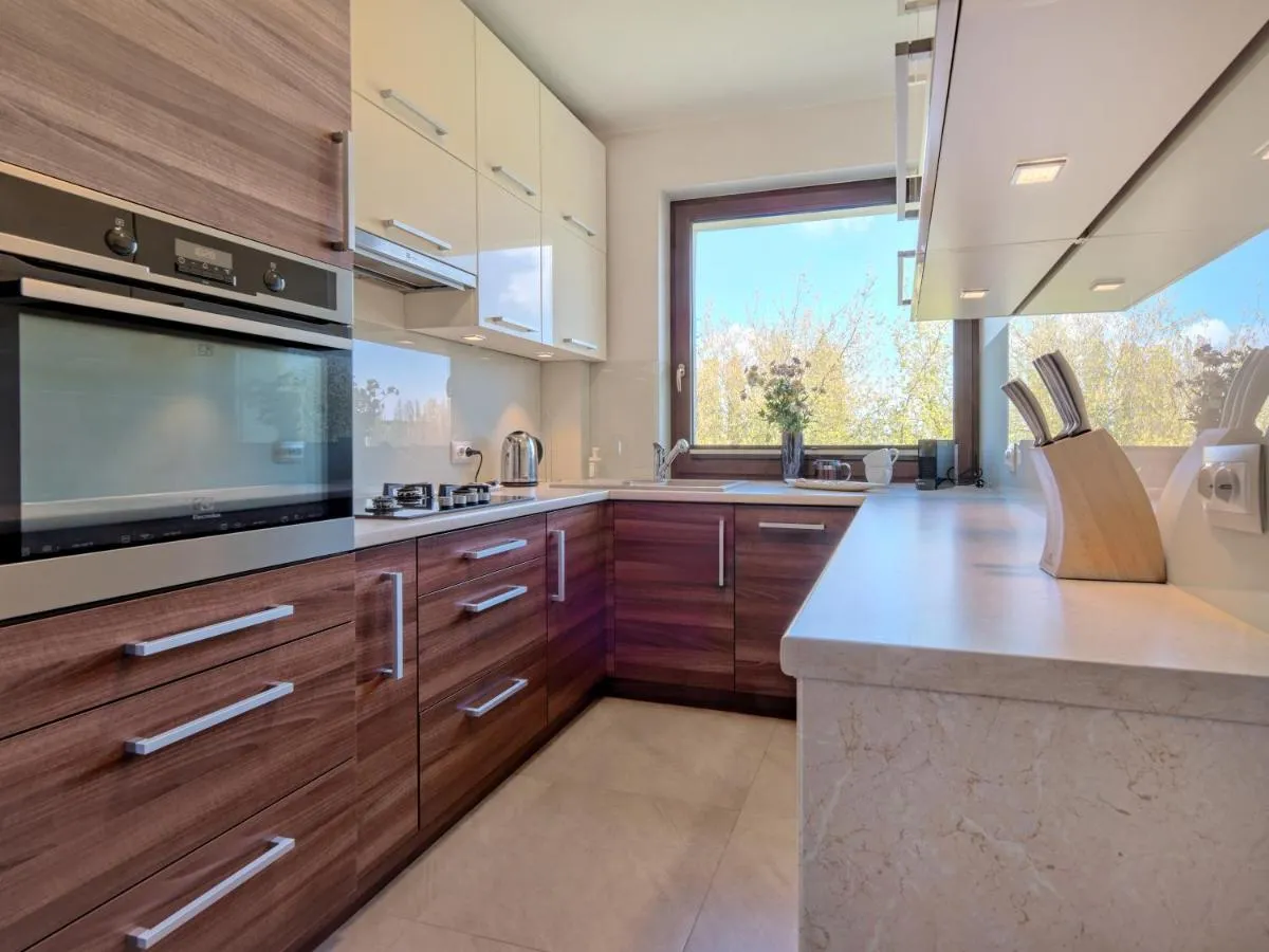 Image 2 of Gdańsk Business Apt – 50m2, Workspace, Balcony – by Rentujemy