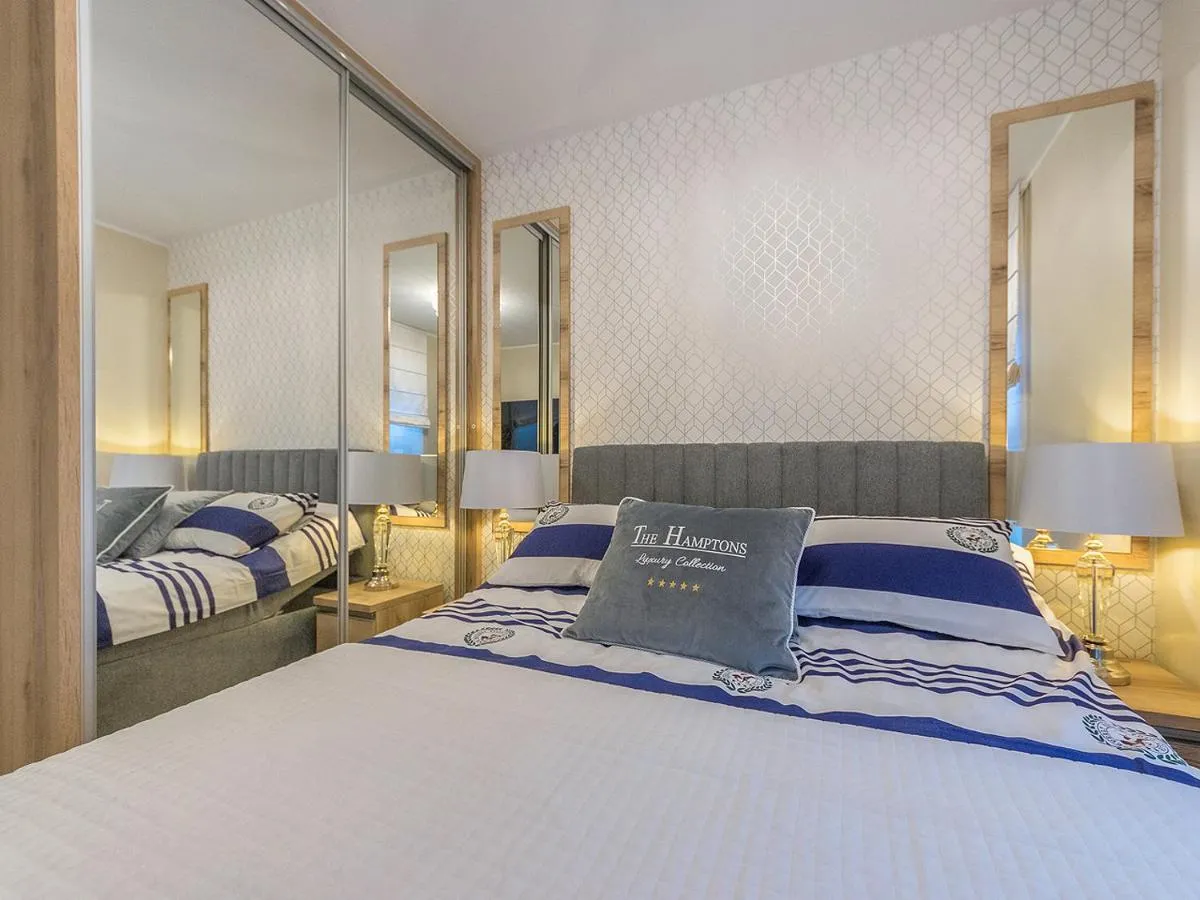 Image 1 of Glow Apartments, Apartamenty przy Chmielnej Śródmieście