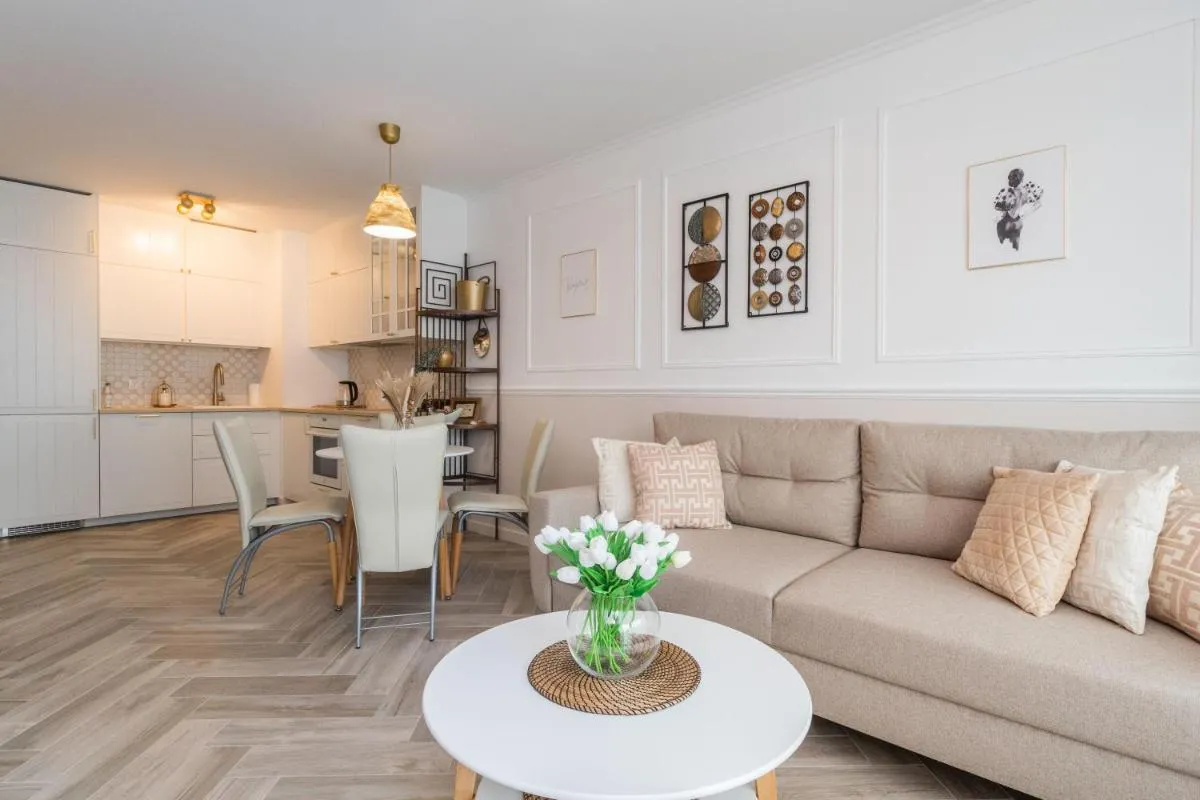 Image 3 of Golden Azzure by Grand Apartments