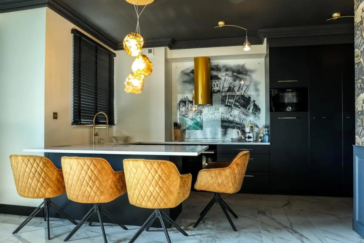 Image 2 of Golden Flamingo Apartment