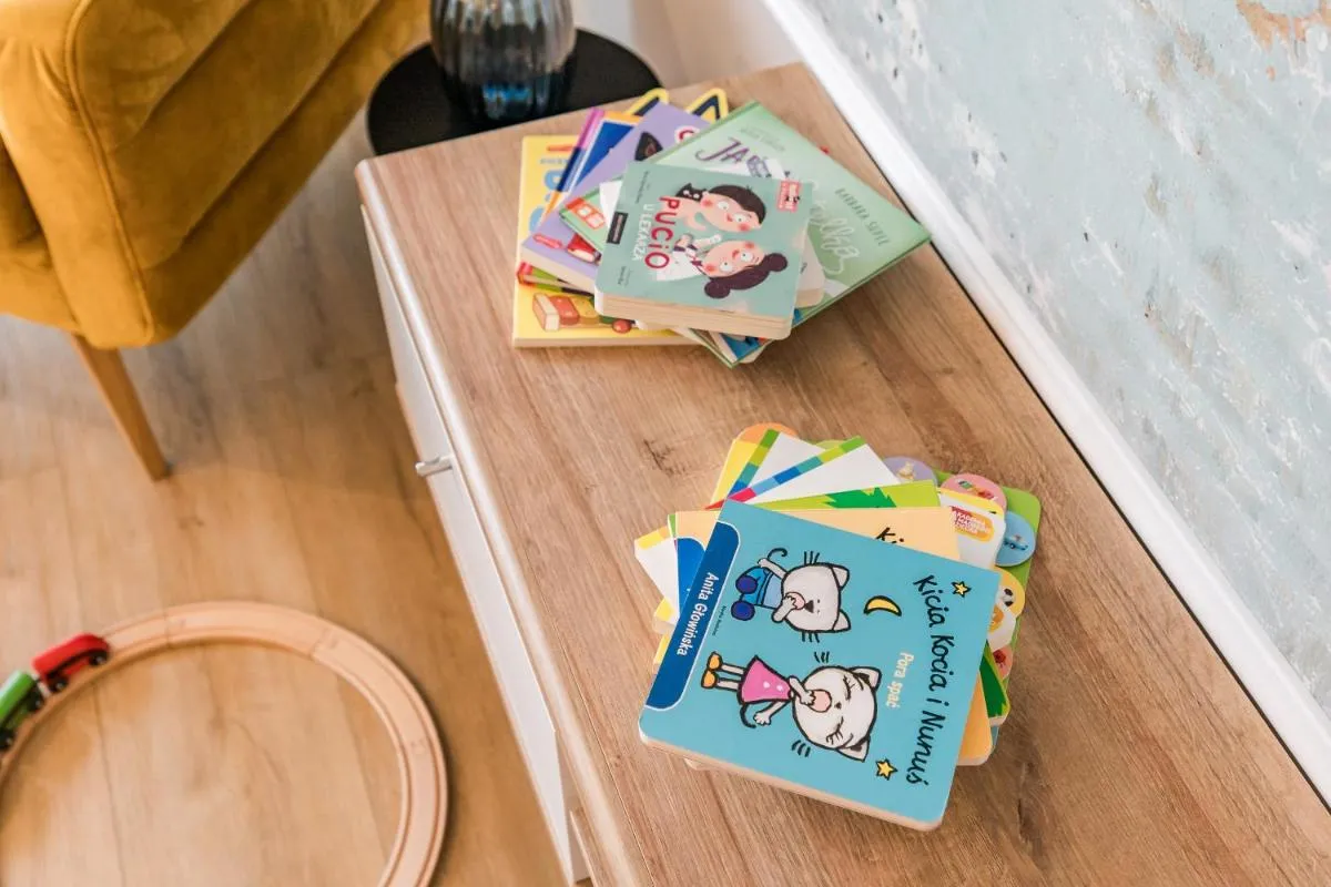 Image 3 of Golden Reagan by Aparo – Nowy Apartament, Winda, Parking, Plaża 500m, Balkon, 2 Sypialnie oraz Salon, Rowerownia, Biurko