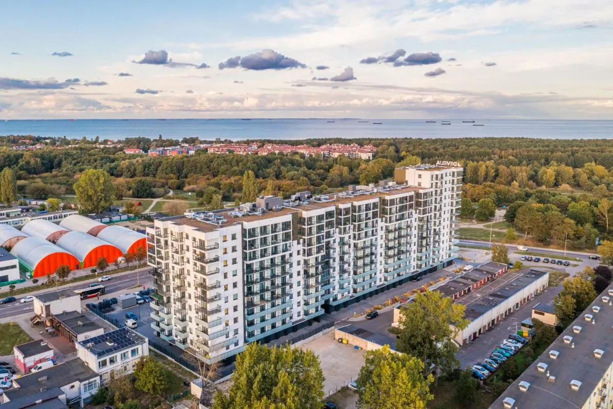 Image 6 of Golden Reagan by Aparo – Nowy Apartament, Winda, Parking, Plaża 500m, Balkon, 2 Sypialnie oraz Salon, Rowerownia, Biurko