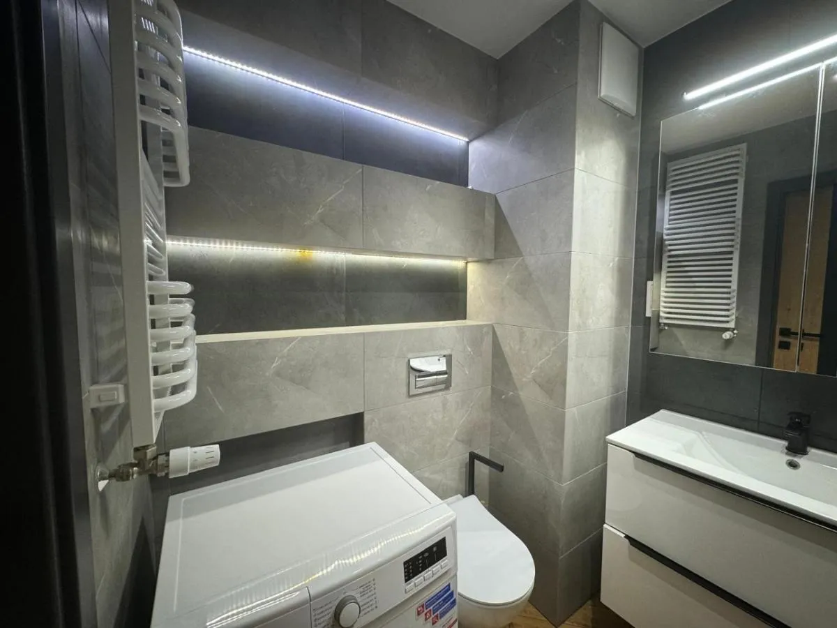 Image 2 of Green Grass 21