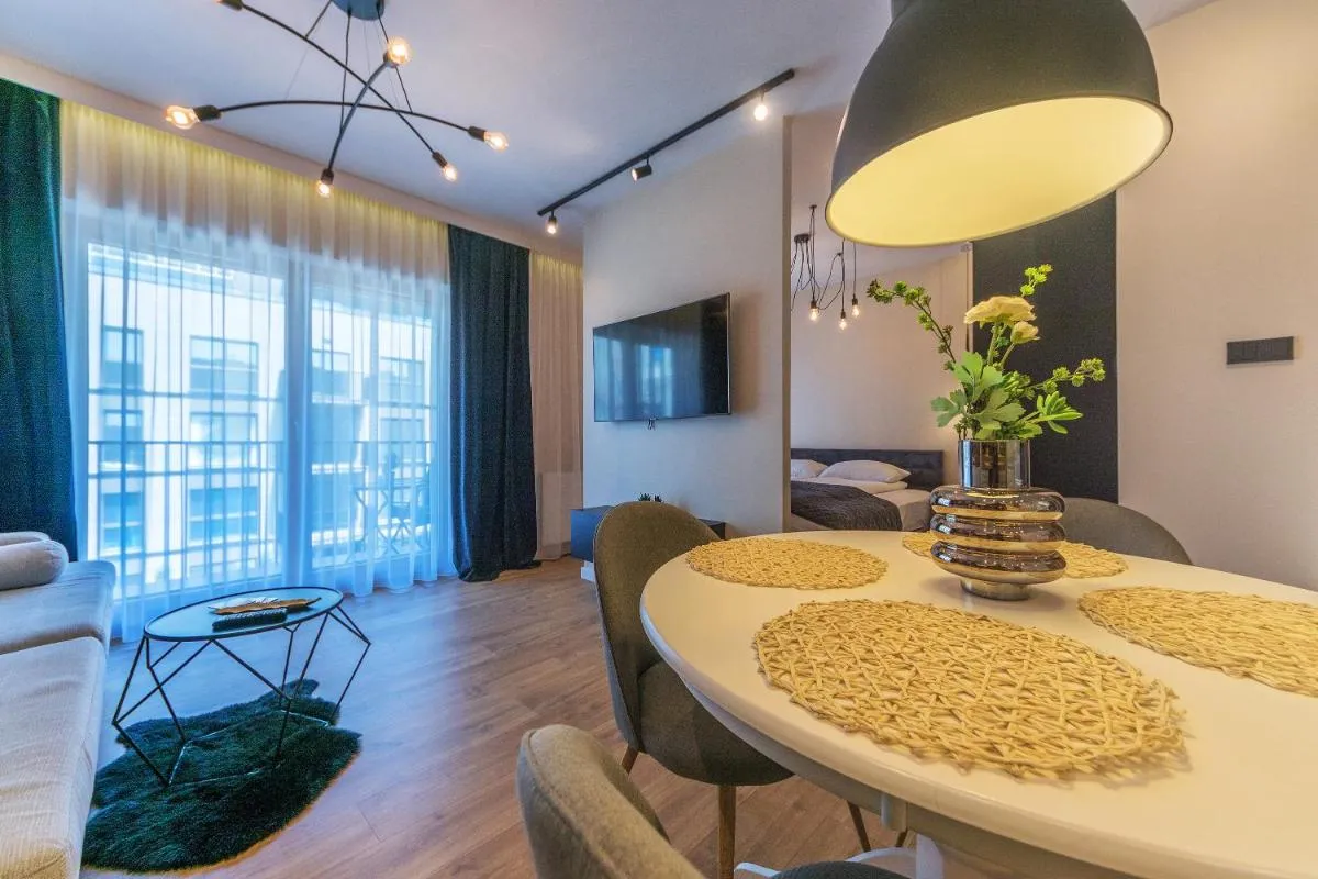 Image 4 of House Managers – Nadmotławie