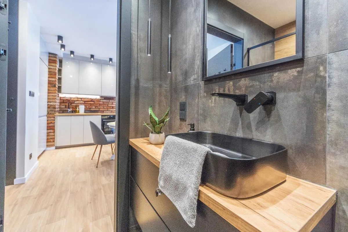 Image 2 of House Managers – Nadmotławie