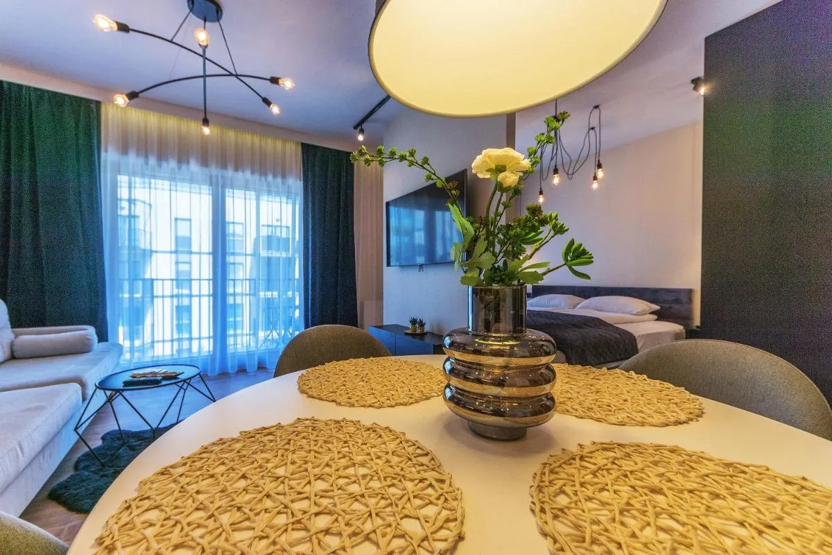 Image 1 of House Managers – Nadmotławie