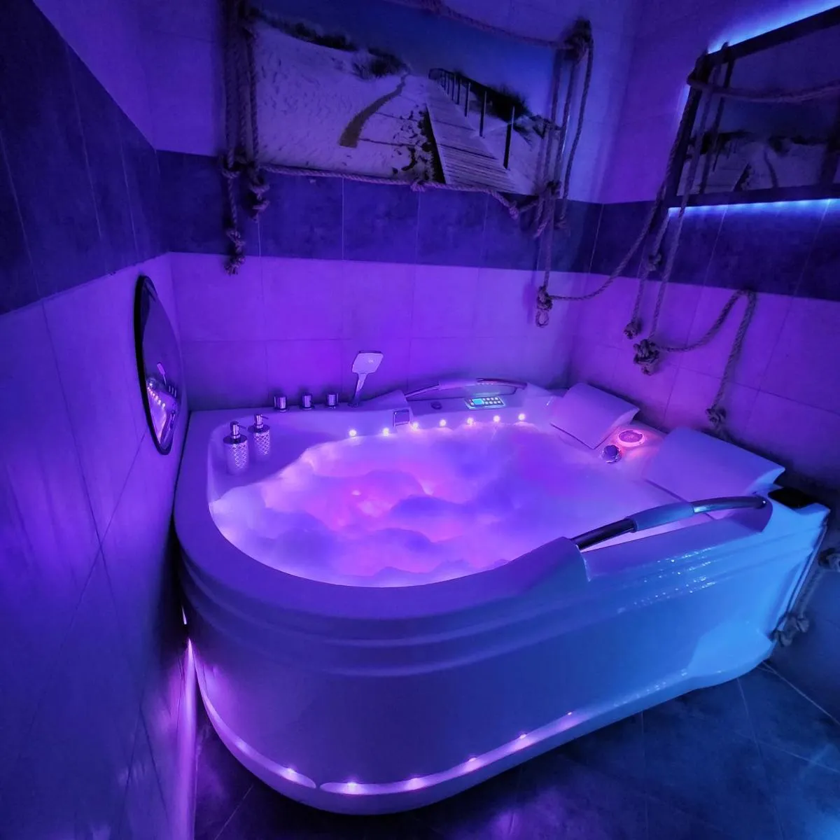 Image 3 of JP2 PRESTIGE HOME SPA apartment by the SEA with luxury JACUZZI, SAUNA, MASSAGE CHAIR, and Prosecco!