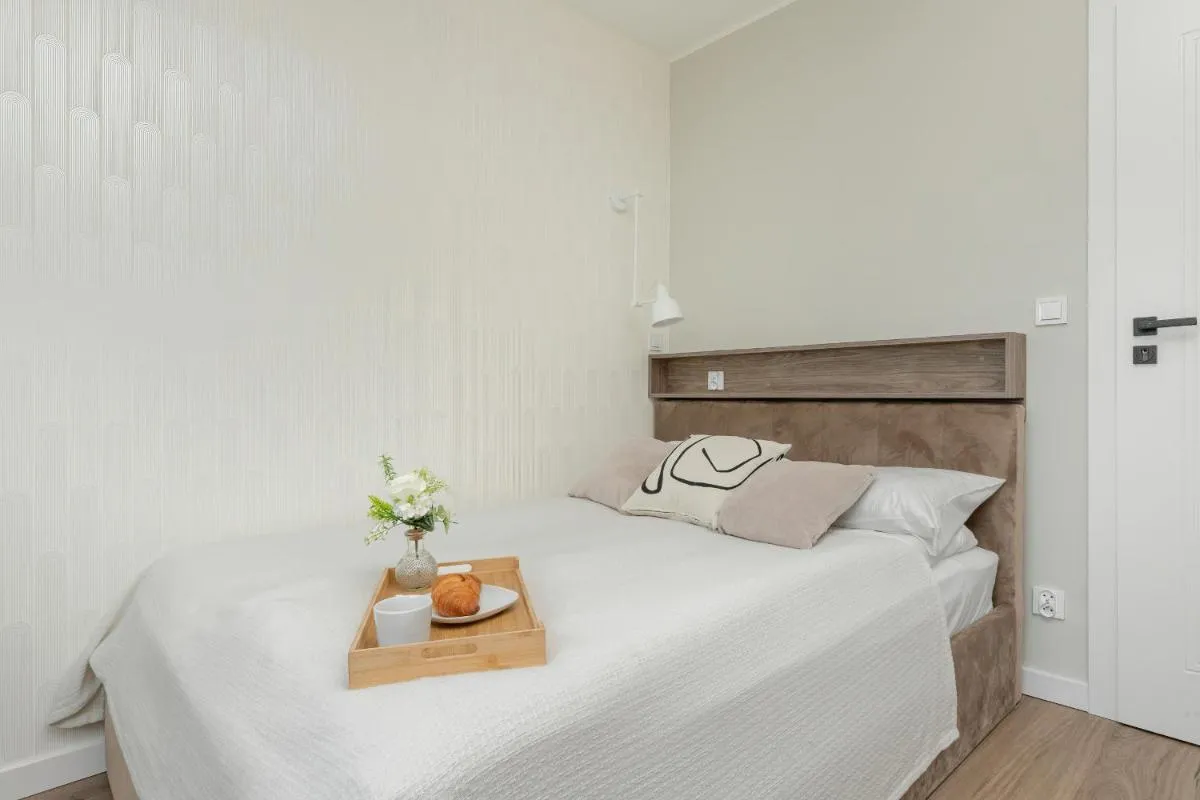 Image 1 of Kaszmirowy Apartament z 2 sypialniami Blisko Plaży w Gdańsku by Renters