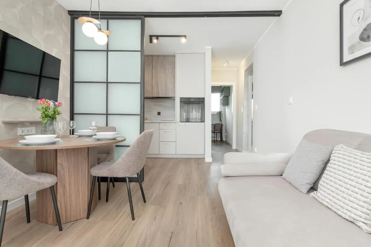 Image 2 of Kaszmirowy Apartament z 2 sypialniami Blisko Plaży w Gdańsku by Renters