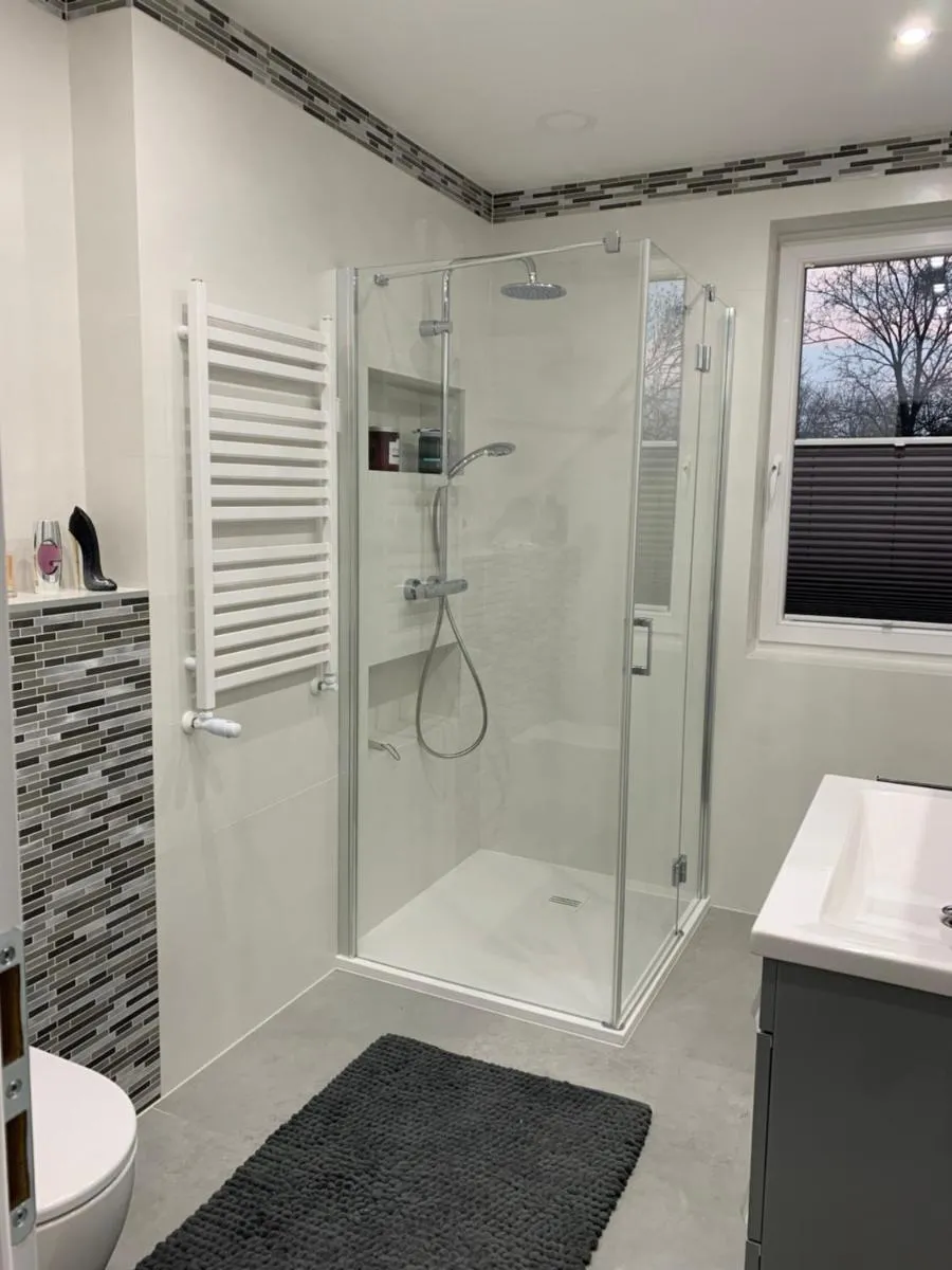 Image 2 of King Chris