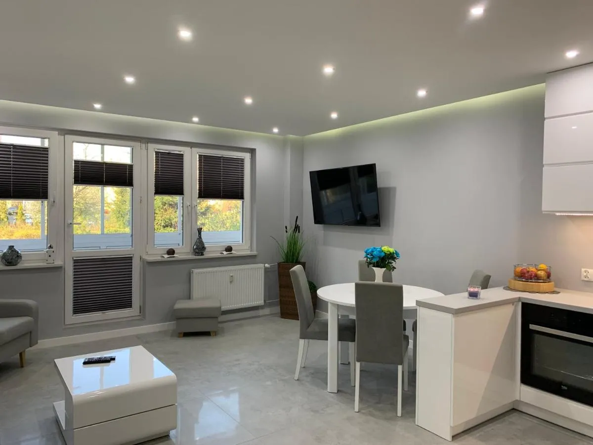 Image 3 of King Chris