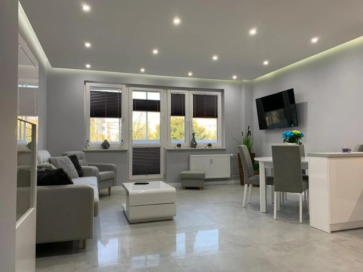 Image 4 of King Chris